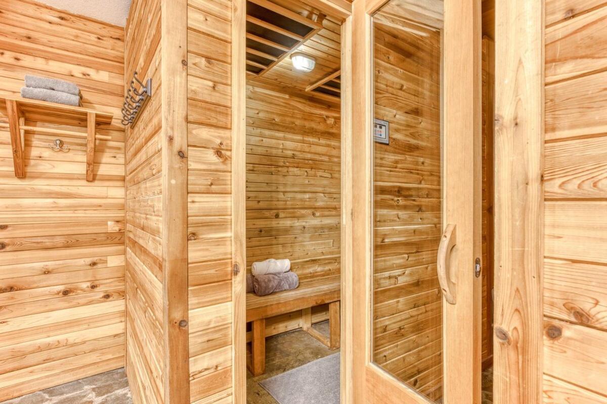 Great Blue Lodge - Spacious Ski Lodge, Hot Tub, Sauna, Game Room & More Government Camp Eksteriør bilde