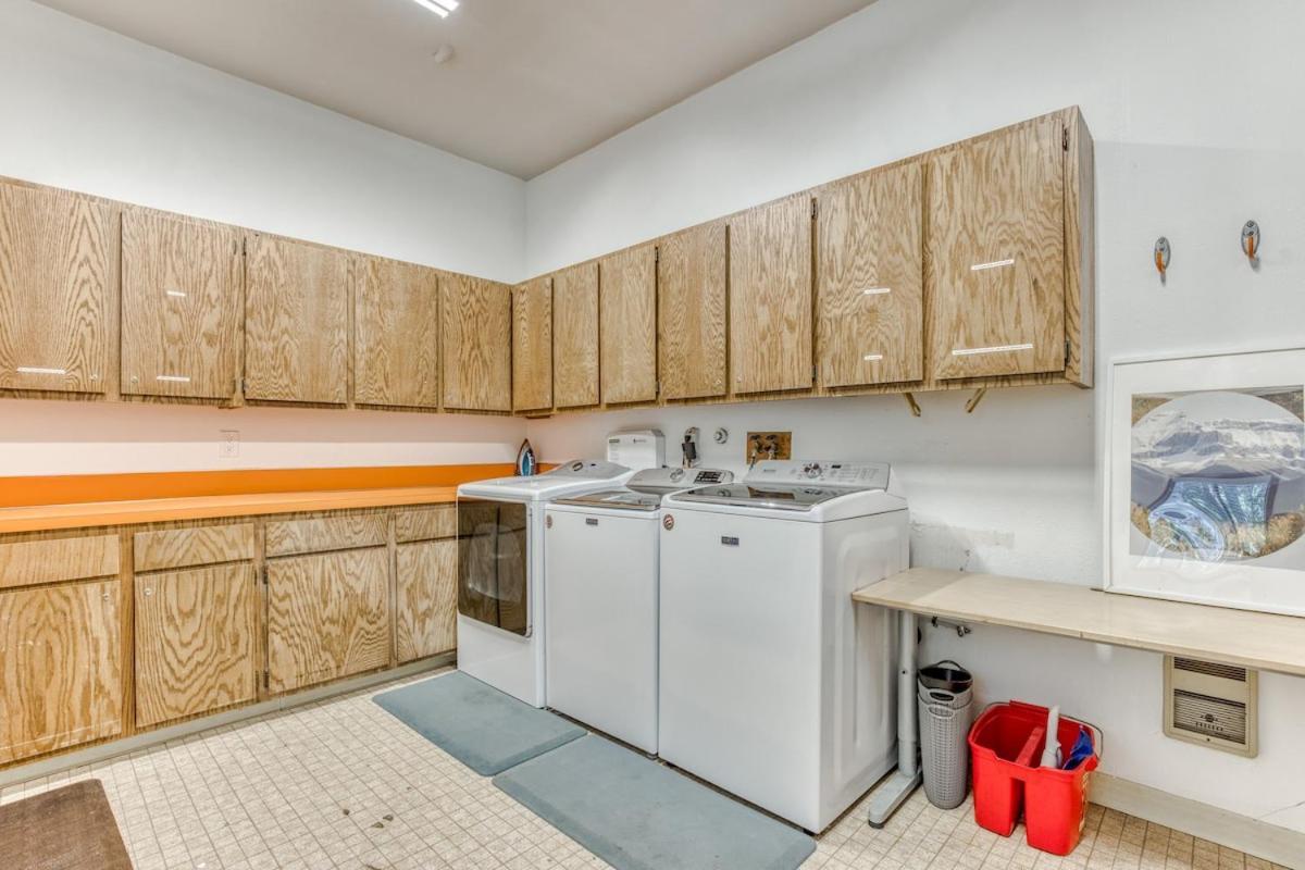 Great Blue Lodge - Spacious Ski Lodge, Hot Tub, Sauna, Game Room & More Government Camp Eksteriør bilde