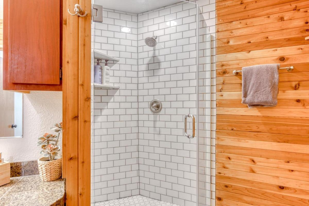 Great Blue Lodge - Spacious Ski Lodge, Hot Tub, Sauna, Game Room & More Government Camp Eksteriør bilde